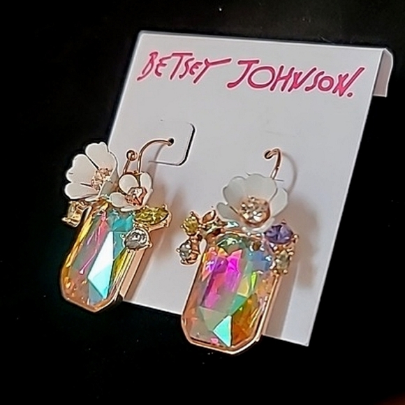 New! BETSEY JOHNSON Opulent Floral Cluster & Crystal Hook Earrings. - Picture 7 of 9